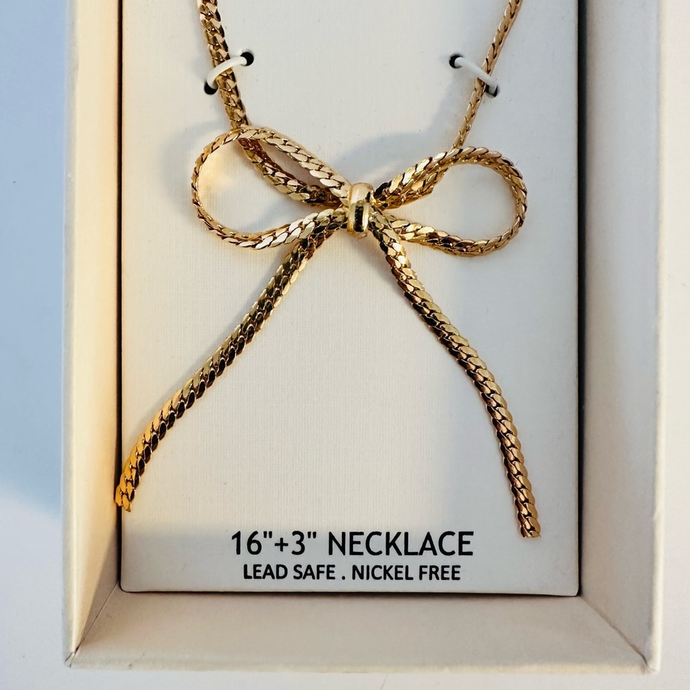 Elegant Gold Bow Necklace House of Harlow 1960